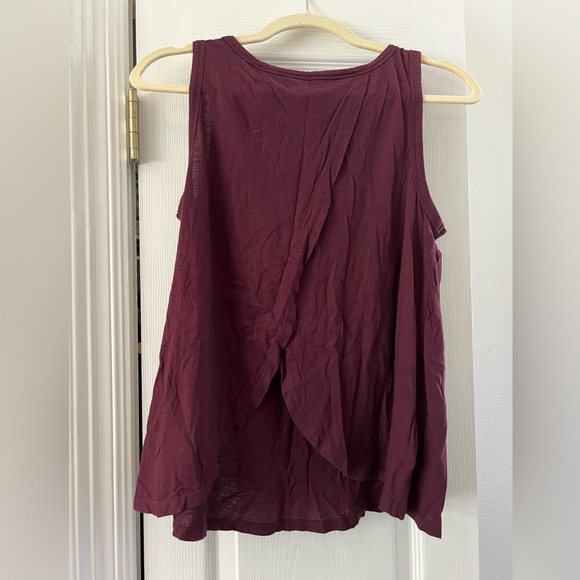 Loft burgundy tank with open back - Picture 2 of 3